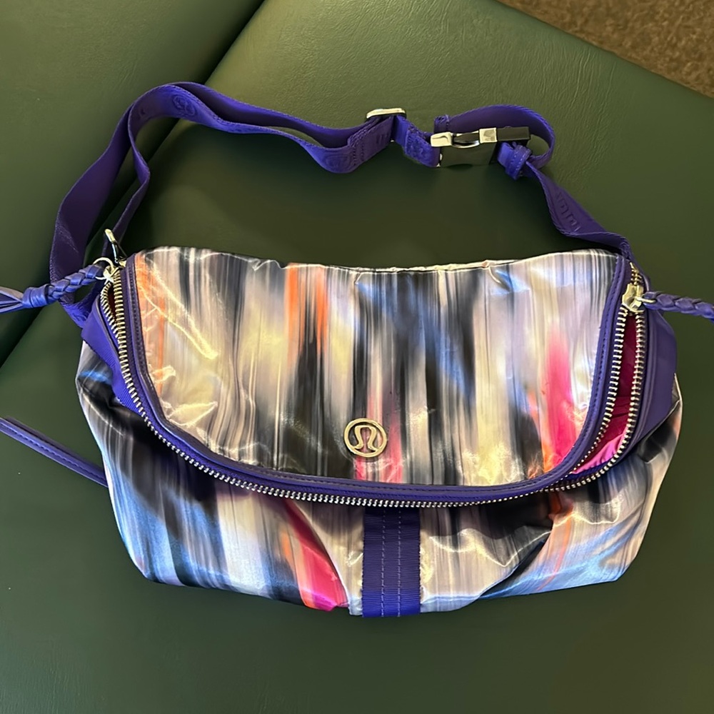 Lululemon Fanny pack- large in excellent condition